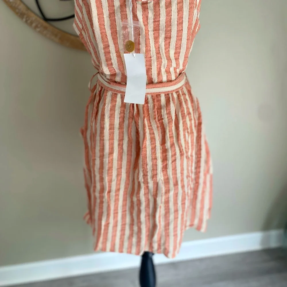 NWT LUSH Button front tank dress with a tie waist and pockets! 100% Cotton - Picture 3 of 12